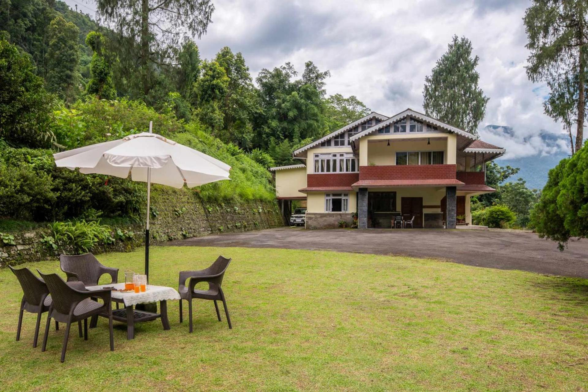 La Ipsing Farm By Stayvista - 3 Bhk Villa With Balcony, Mountain View, Indoor Games, And Pet Friendly Samdong 외부 사진